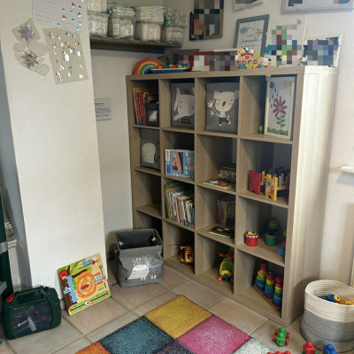 Regal voller toller Sachen